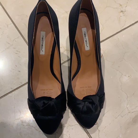 Never worn Satin heels - Picture 4 of 4